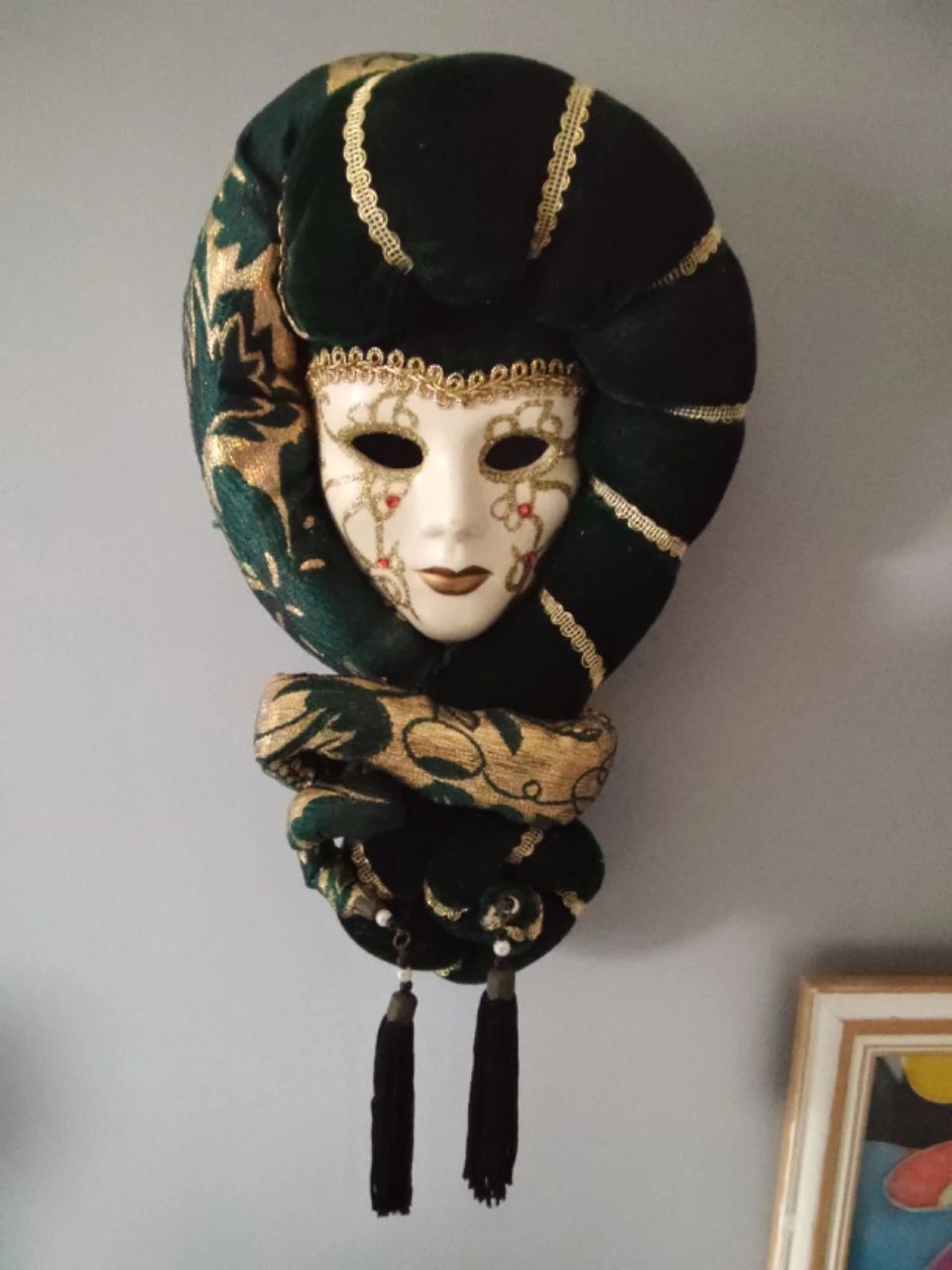 Masque vénitien velours vert avec attache